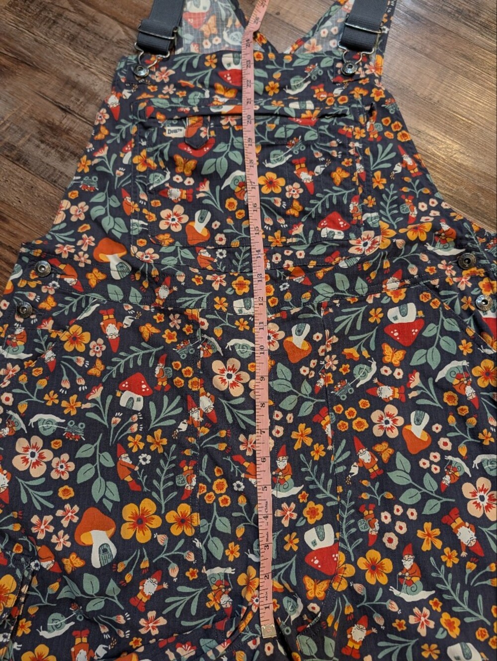 Duluth Heirloom Gardening Short Overalls Knome Mushroom Floral Snail Sz XL - Picture 14 of 16